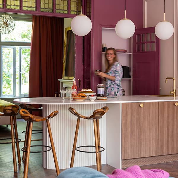 Ronde-vormen-in-kleurrijke-keuken.jpg